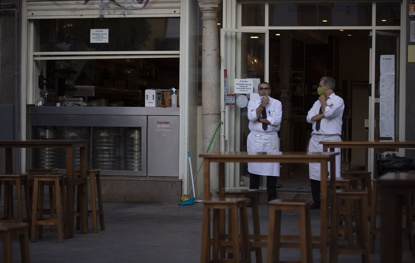 El cierre de los comercios y la hostelería se adelantan en Sevilla
