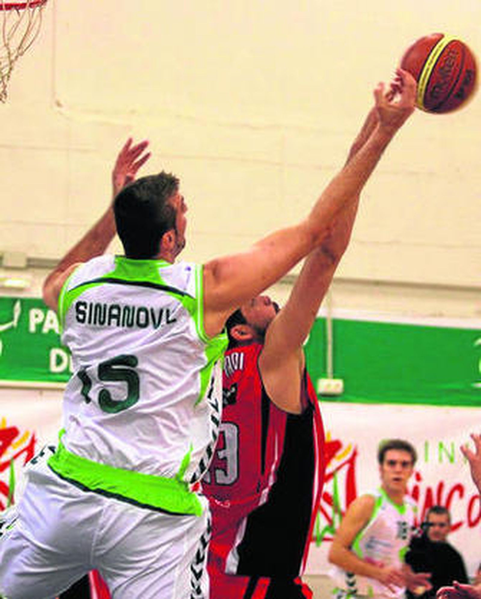 Nedzad Sinanovic y Faverani, en el Clínicas-Murcia.