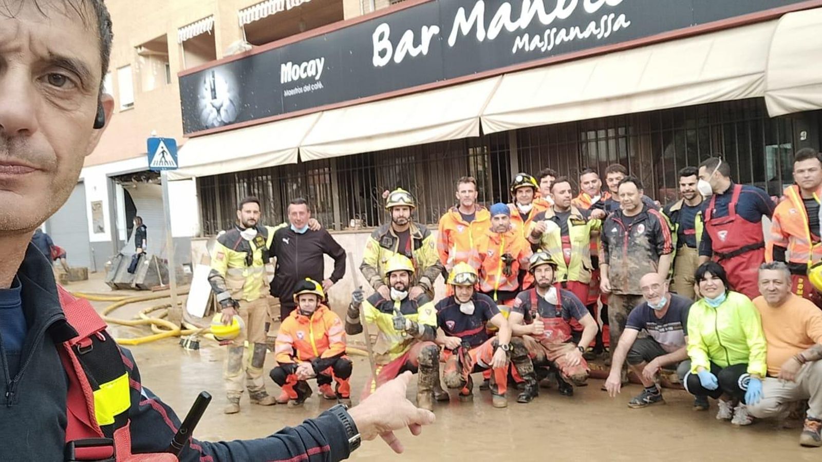 Las imágenes de los almerienses desplazados a la zona cero de Valencia