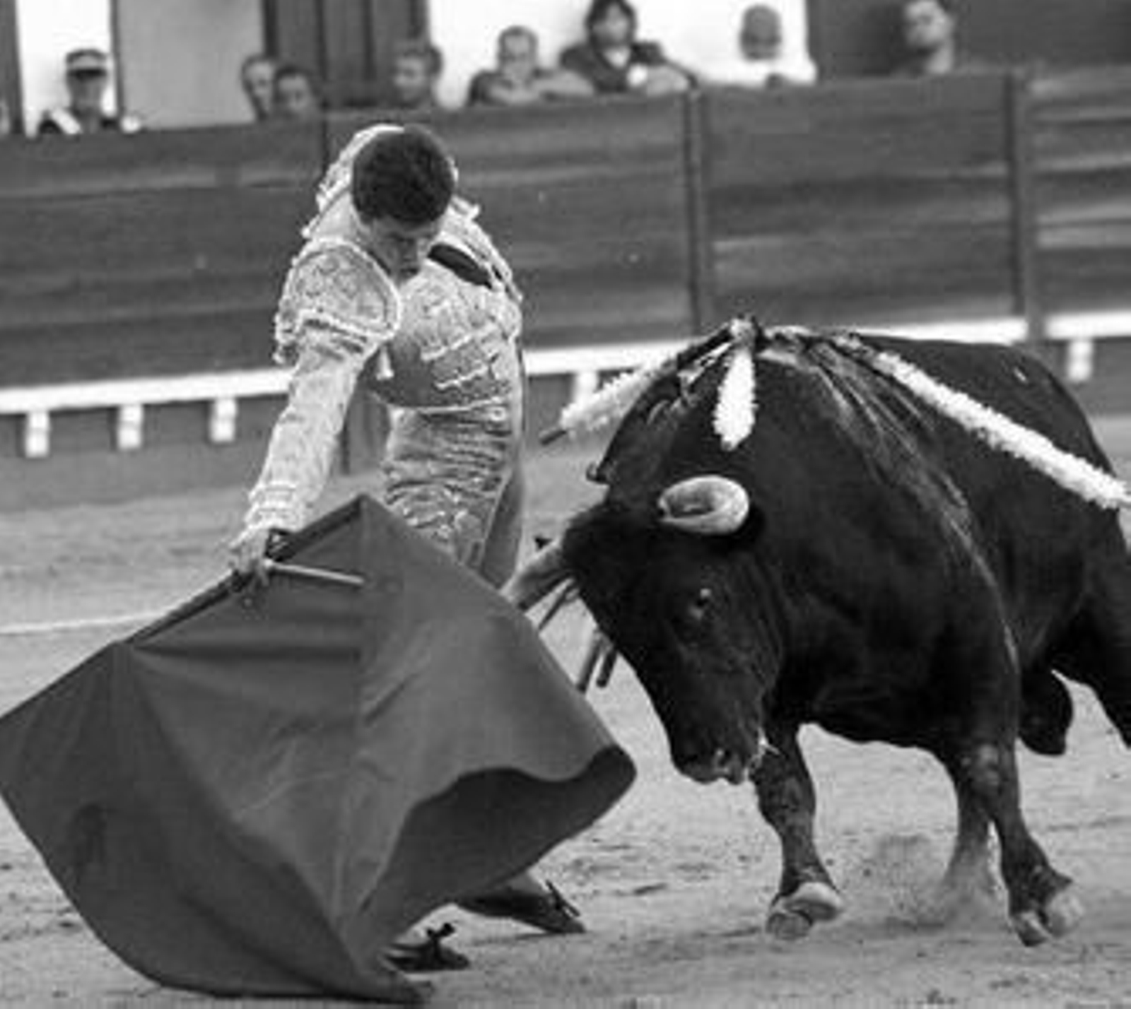 Luque, el más destacado de una tarde que no pasó del aplauso