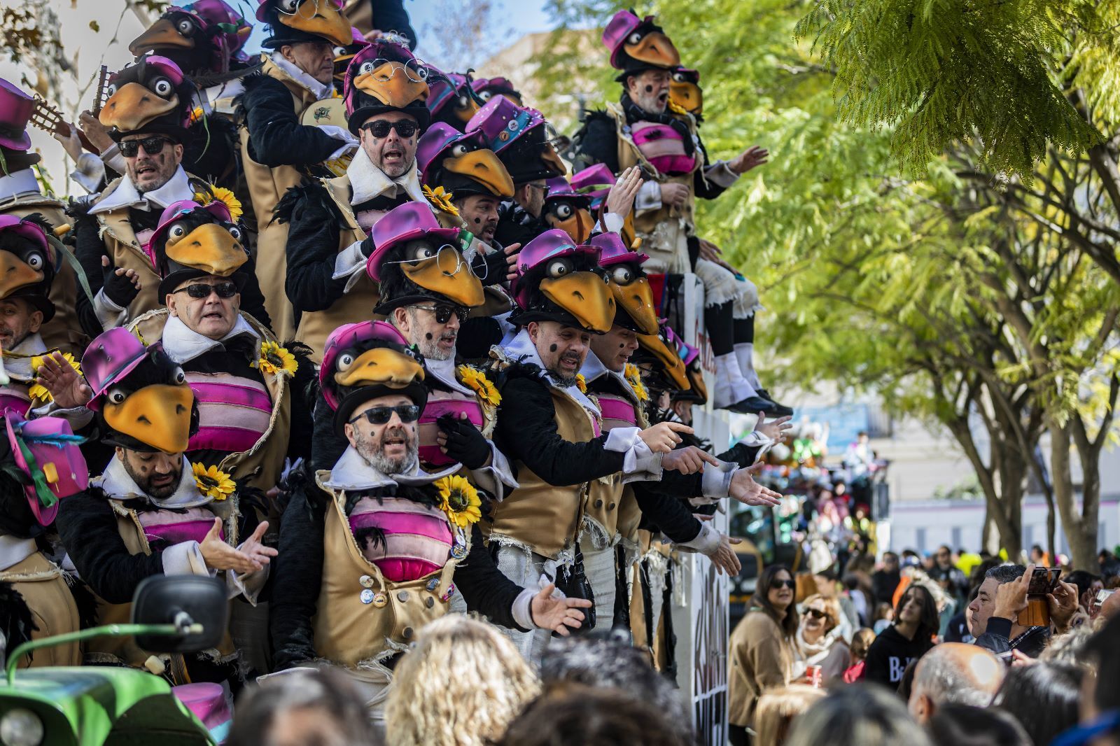 Las imágenes del Domingo de Piñata del Carnaval de Cádiz 2023.