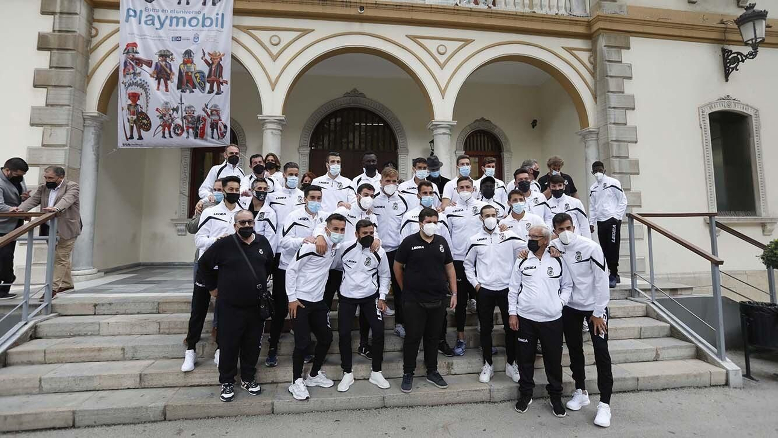 Las fotos de la recepción del Ayuntamiento de la Línea a la Balona  por su ascenso a Primera RFEF