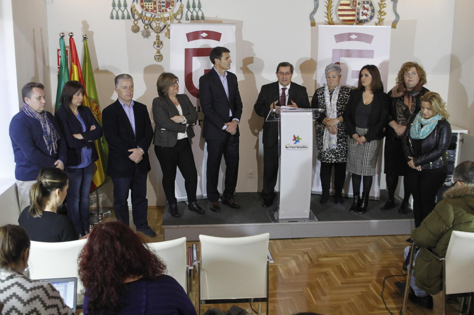 El equipo de gobierno de la Diputación casi al completo en su comparecencia de primero de año ante los medios de comunicación.