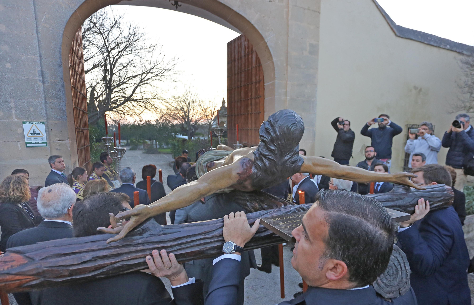Traslado del Cristo de La Defensión en La Cartuja
