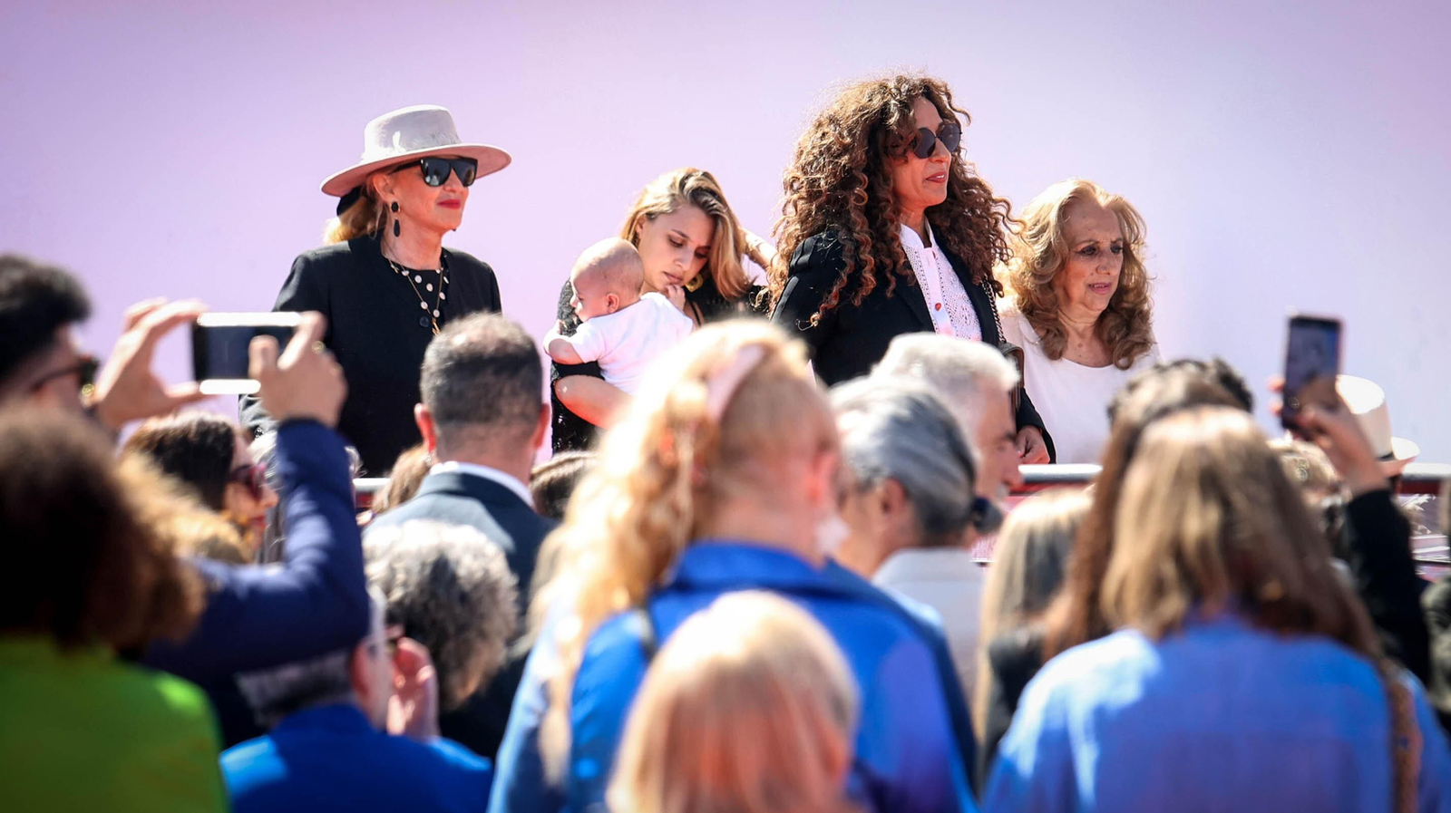 Toda la familia de Lola Flores y muchos famosos en Jerez en la inauguración de su Centro Cultural Toda la familia de Lola Flores y muchos famosos en Jerez en la inauguración de su Centro Cultural