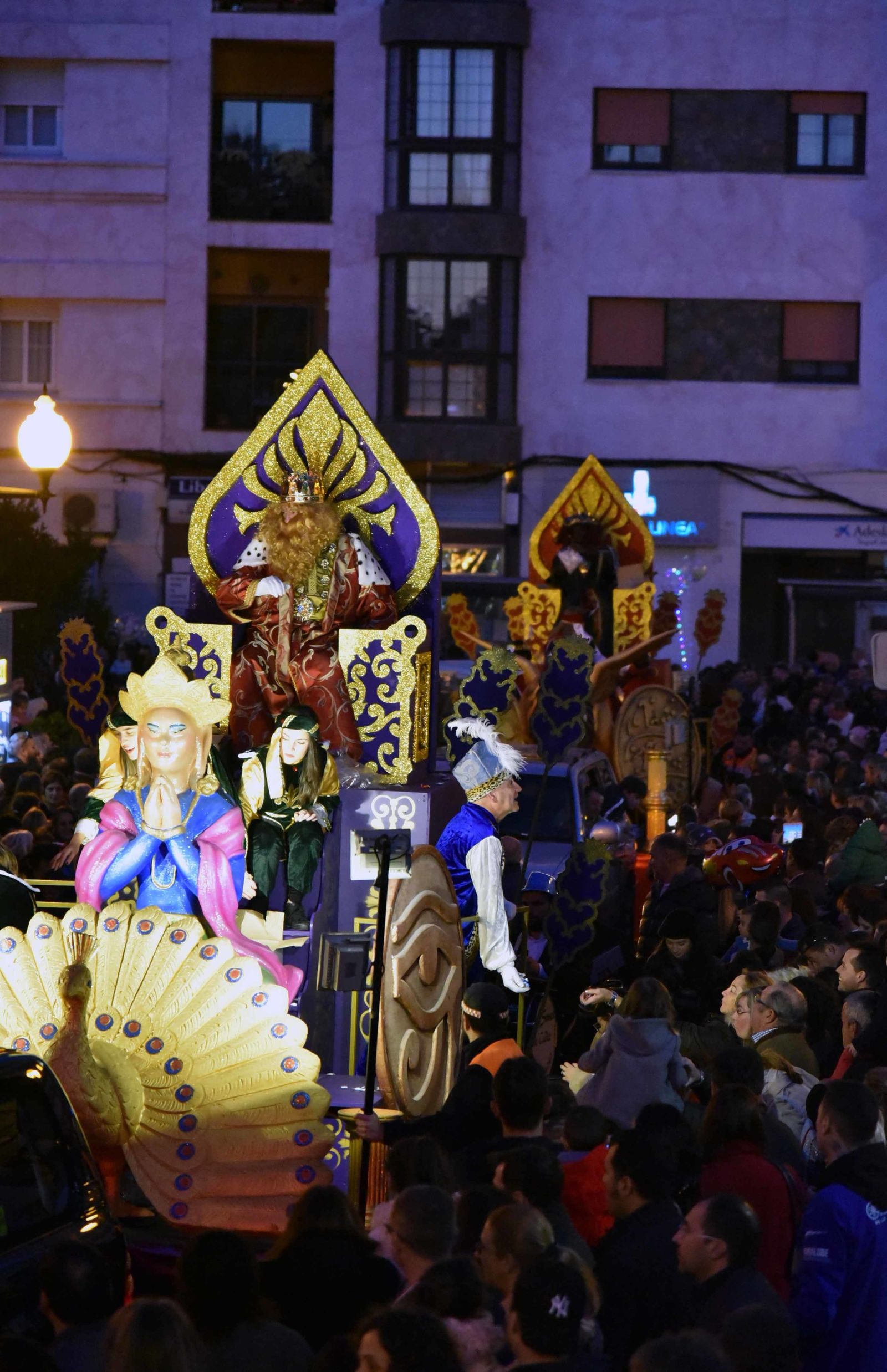 Cabalgata de Reyes magos en la Línea