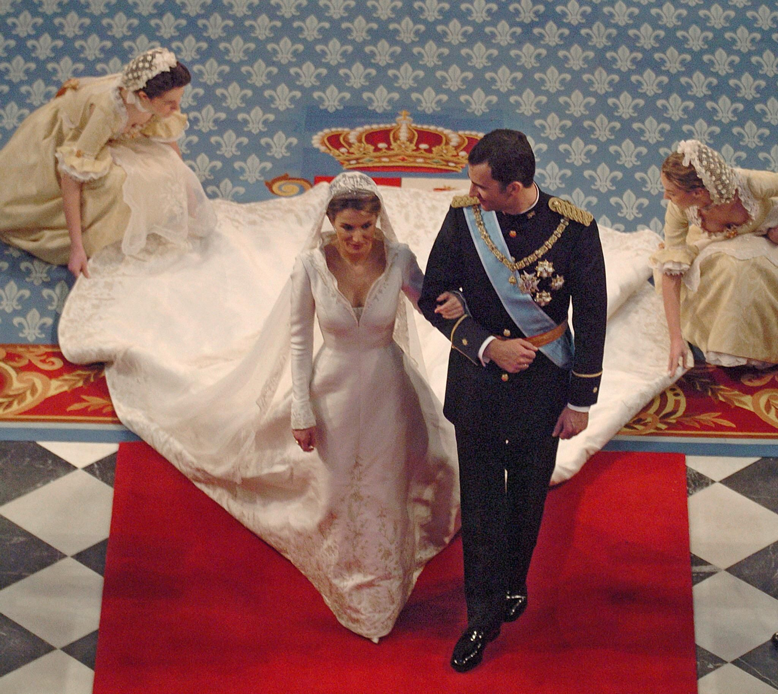 Los príncipes llega al banquete del Palacio Real