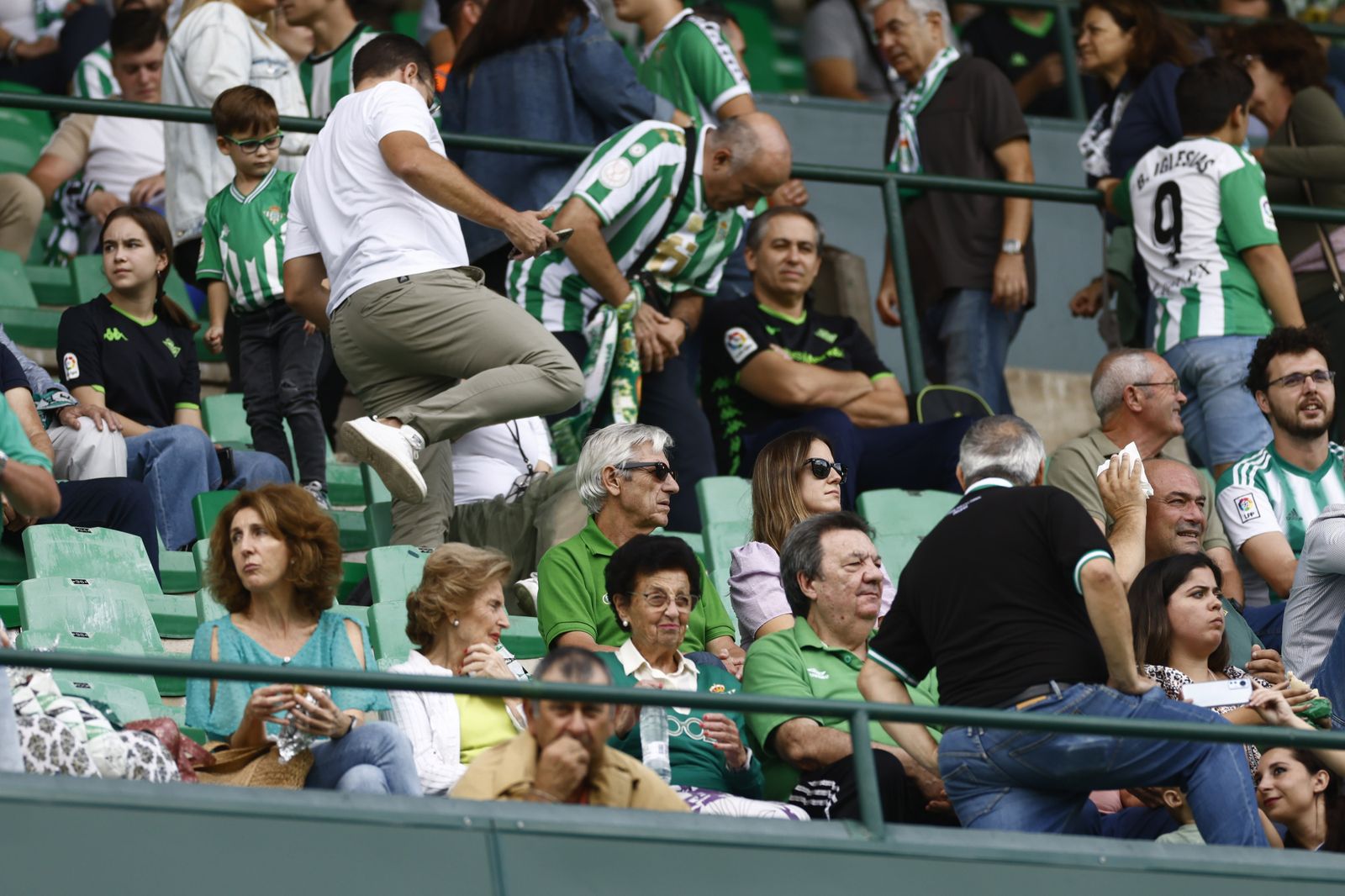 Búscate en las fotos del Betis-Atlético de Madrid