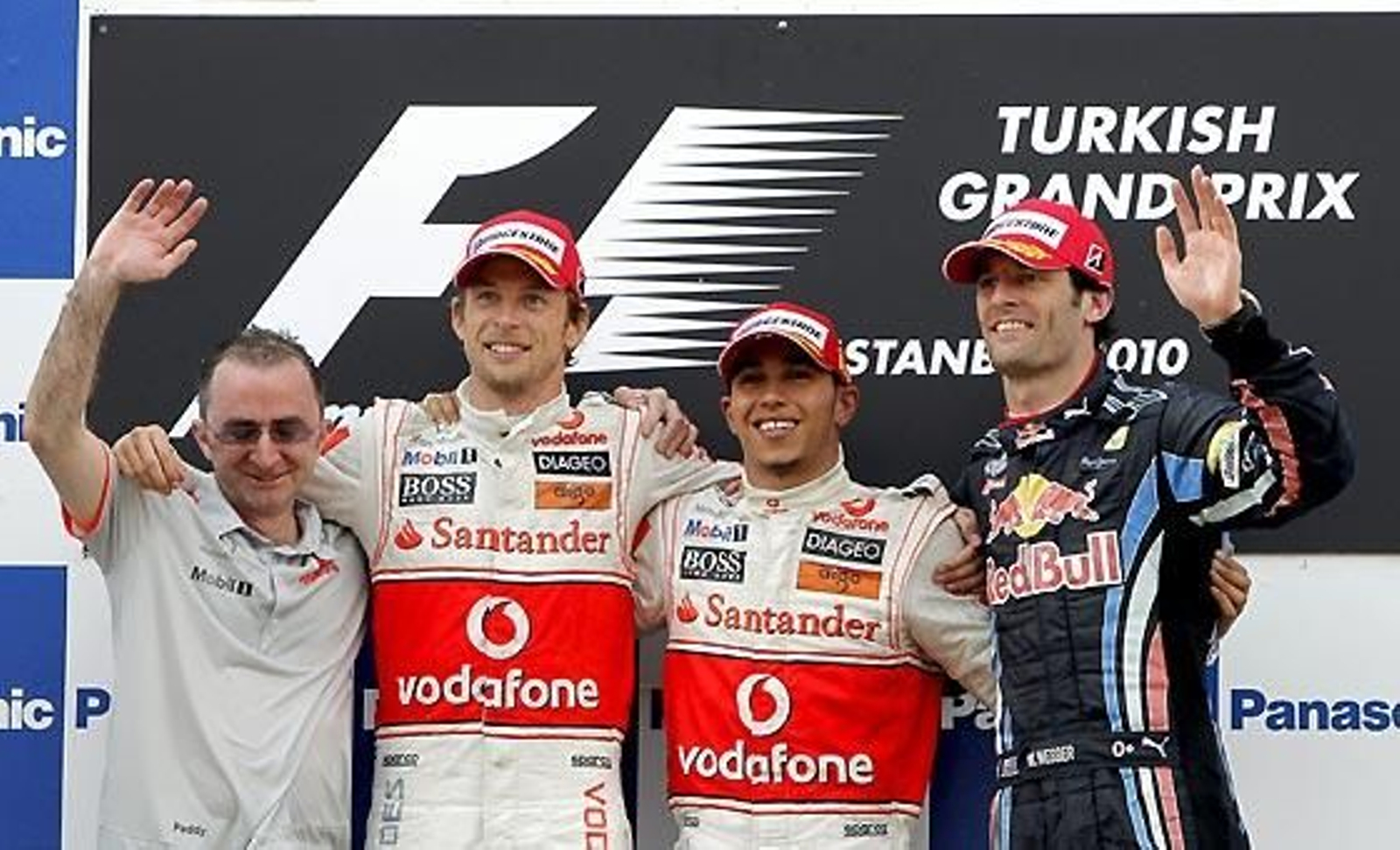 El podio del Gran Premio de Turquía, con el ingeniero jefe de McLaren, los pilotos de la escudería británica Jenson Button y Lewis Hamilton y Mark Webber (Red Bull).

Foto: Reuters / Afp Photo / Efe