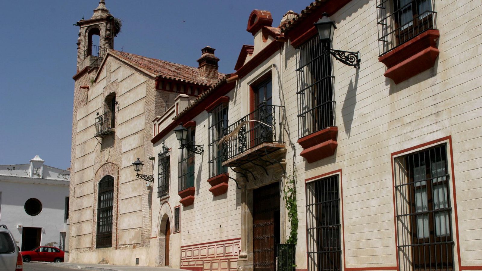 Fachada del hotel palacio de San Benito
