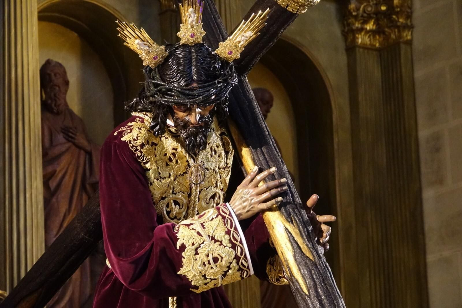 La veneración 'El verbo encarnado' en la Catedral de Málaga, en fotos