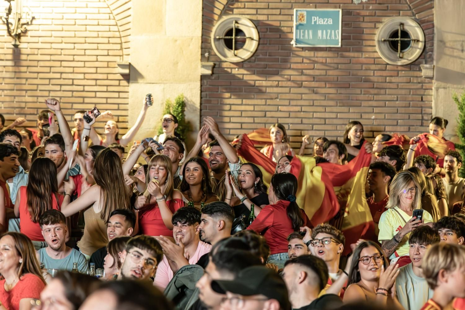 La euforia jiennense por la victoria de España, imágenes