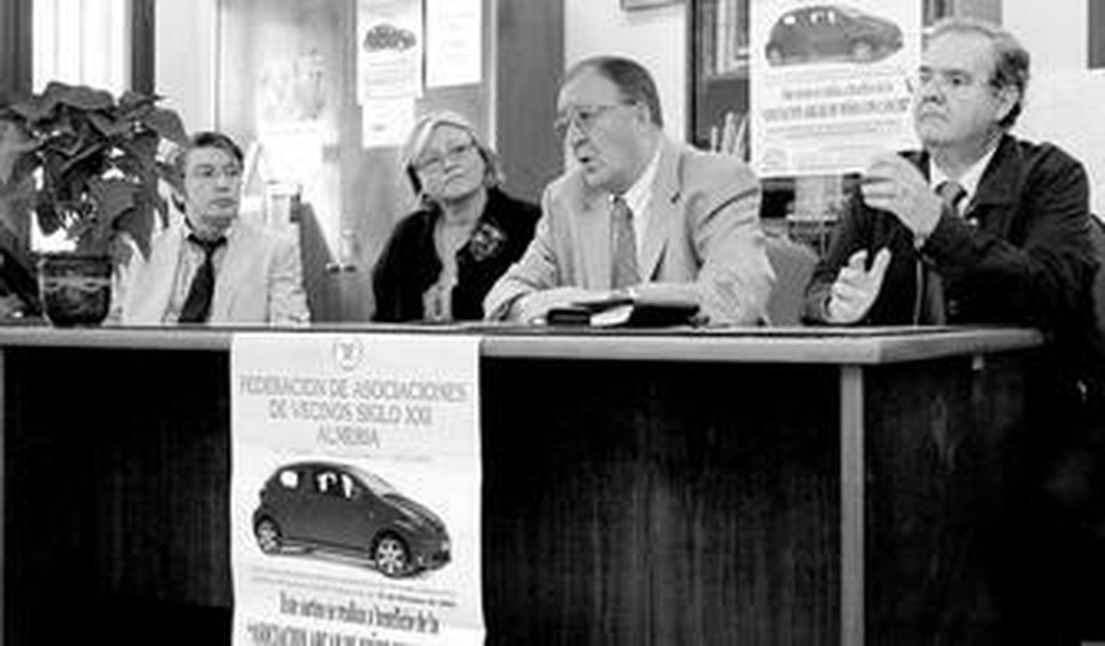 Los responsables del sorteo del Toyota durante la conferencia de ayer en la Avenida Cabo de Gata.
