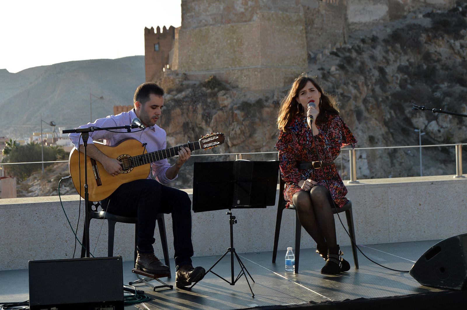 Quique Peña y Carmen Muyor durante su recital en Almería.