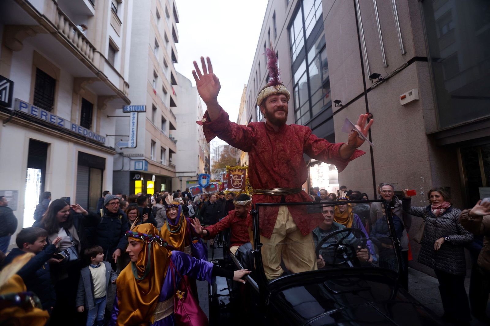 El Cartero Real llena de ilusión el Centro de Córdoba, en imágenes