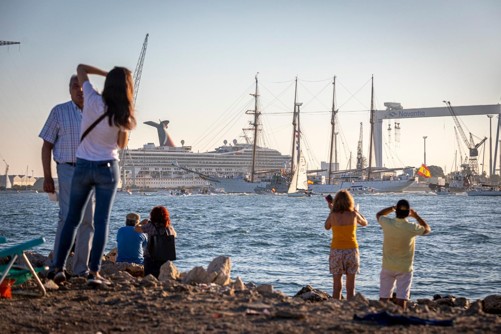 Imágenes de la salida de Elcano desde La Carraca