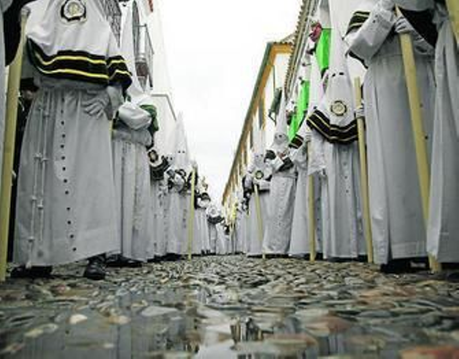 La Paz pasea por la plaza de la Trinidad.