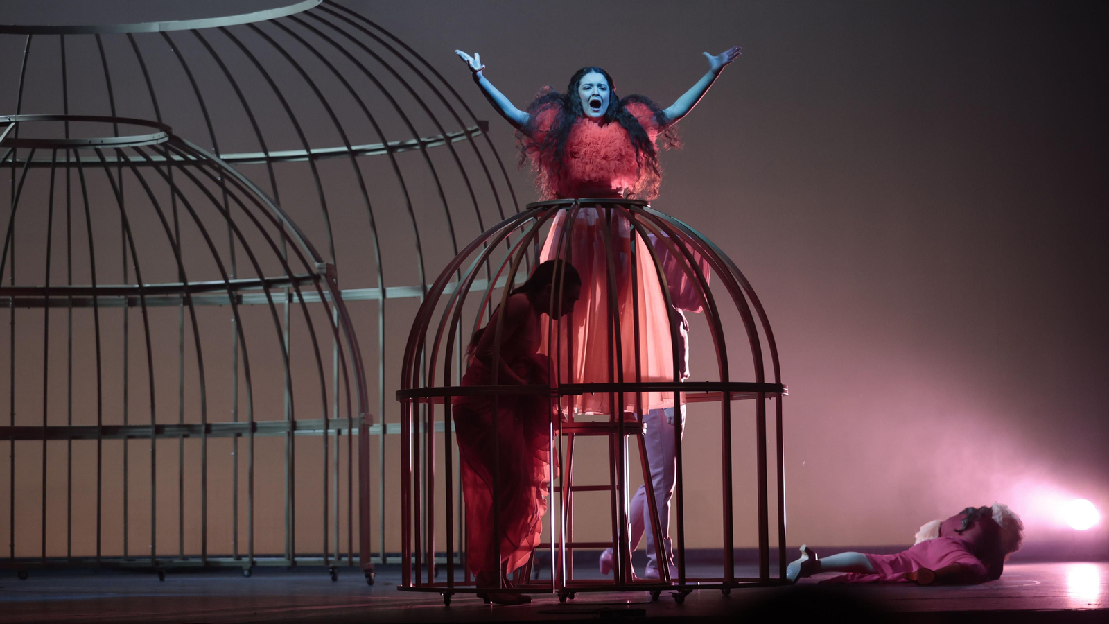 Las imágenes de la ópera "La Mujer Tigre"