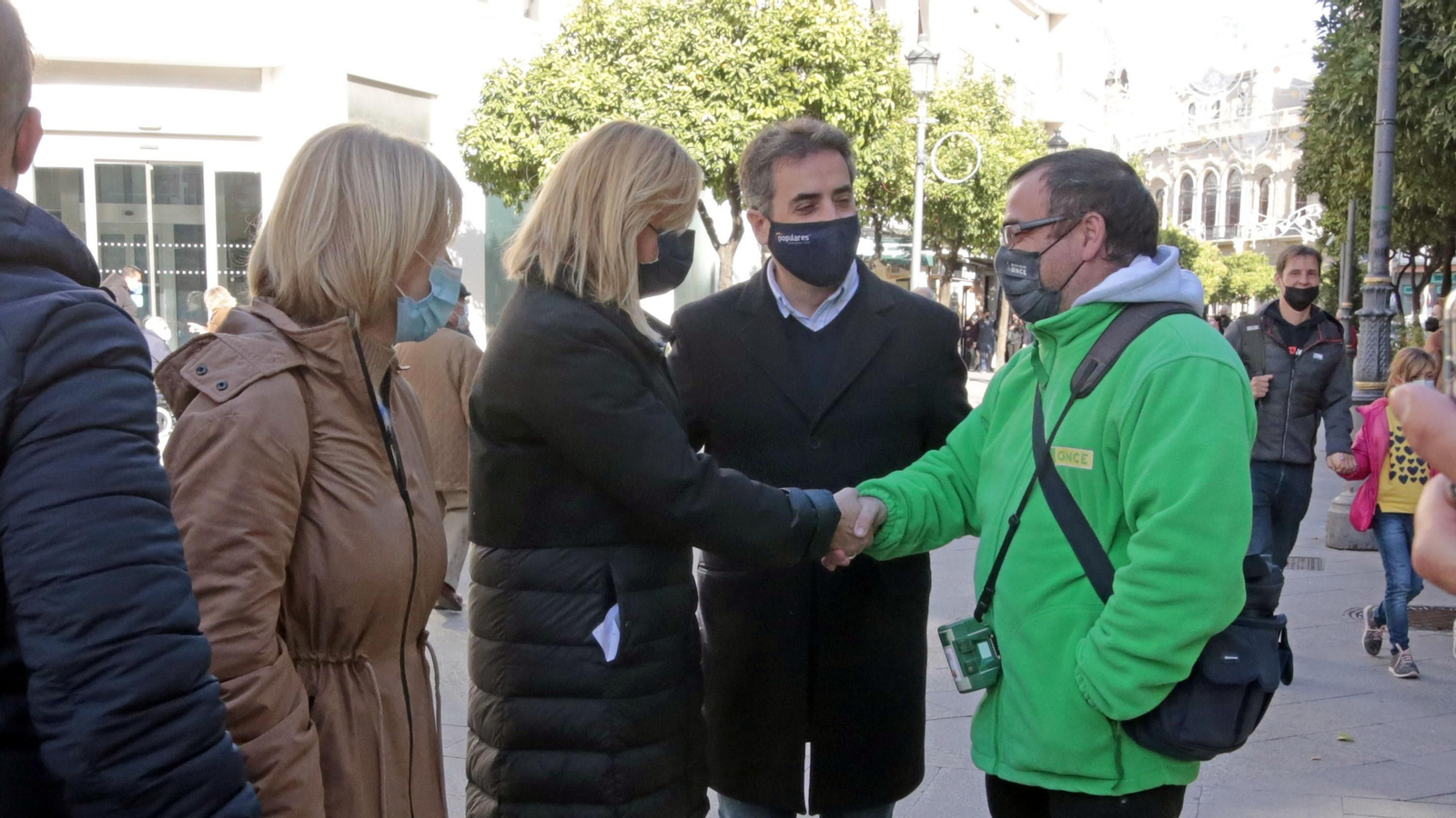 Visita de Ana Beltran a la plaza de abastos de Jerez