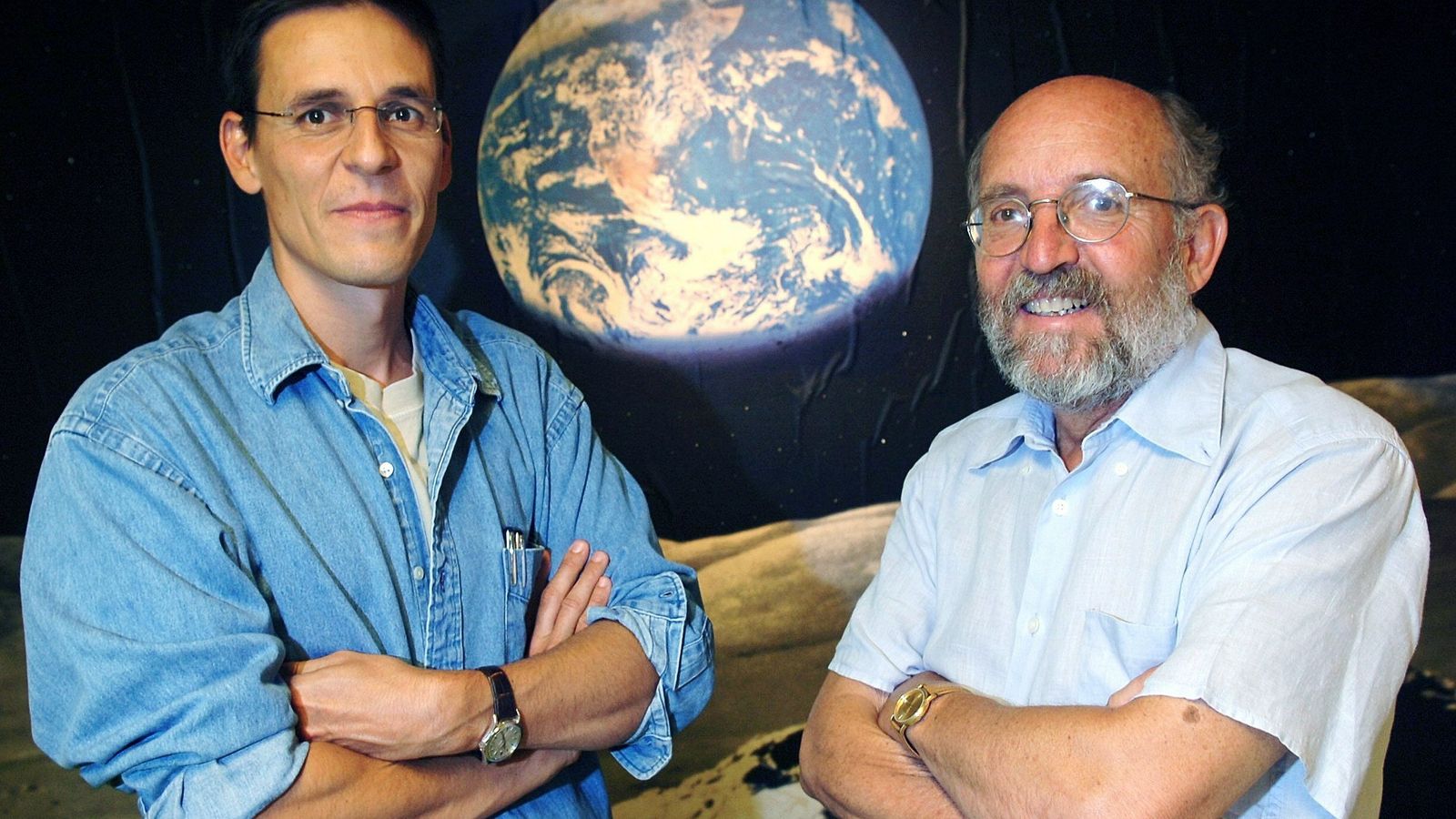 Los suizos Didier Queloz (izda.) y Michael Mayor, premios Nobel de Física.