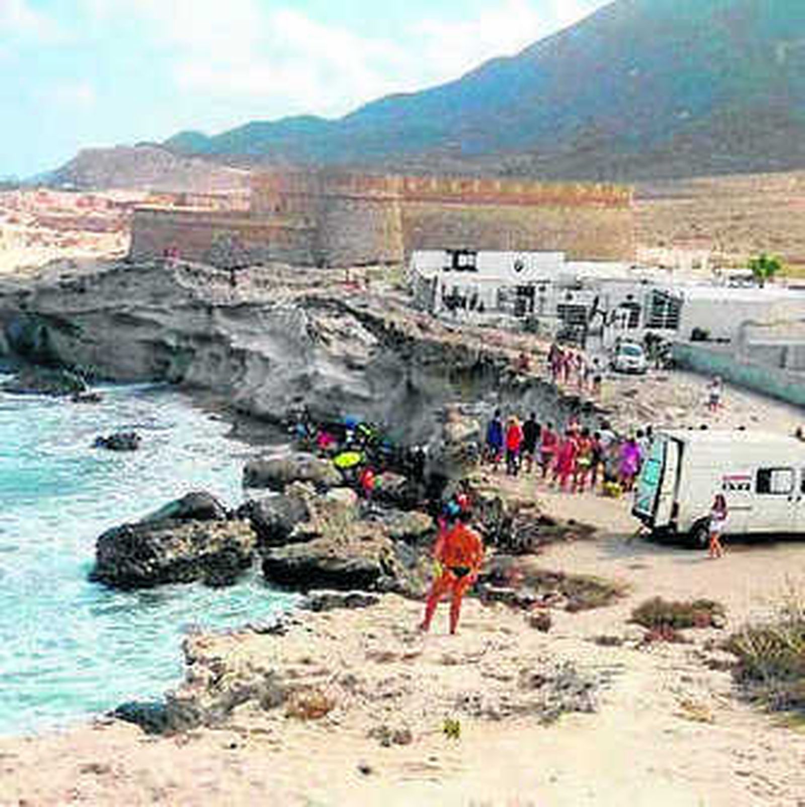 Momento del rescate en Los Escullos.