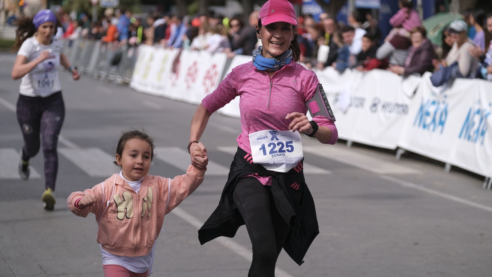 Imágenes de la Carrera de la Mujer 2023 en Almería