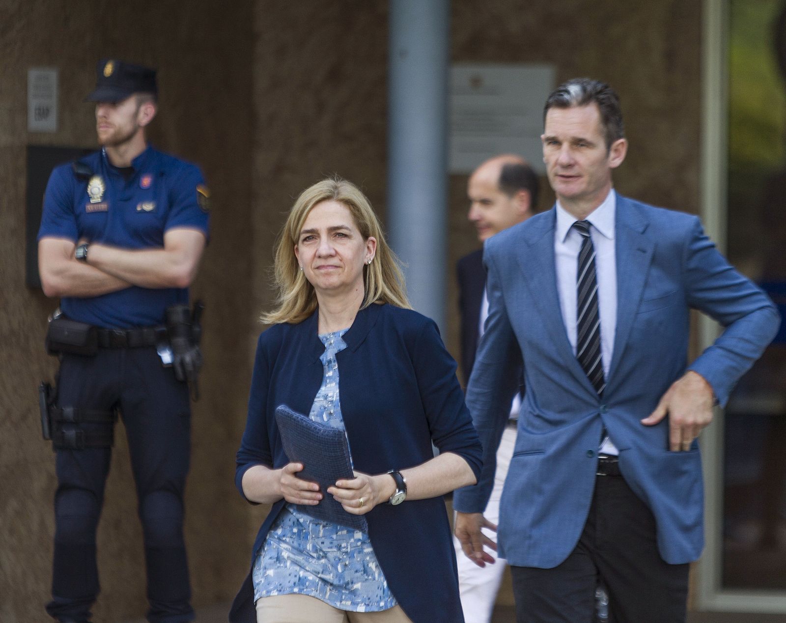 La Infanta Cristina e Iñaki Urdangarin a la salida del a Audiencia de Palma.