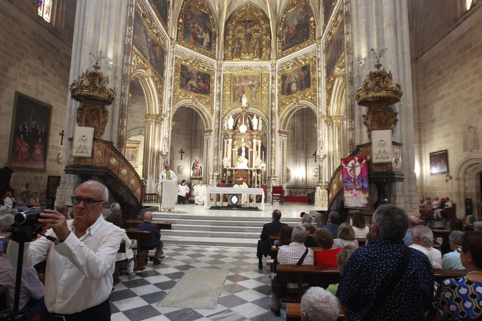 Imágenes de la misa flamenca en la Catedral de Almería