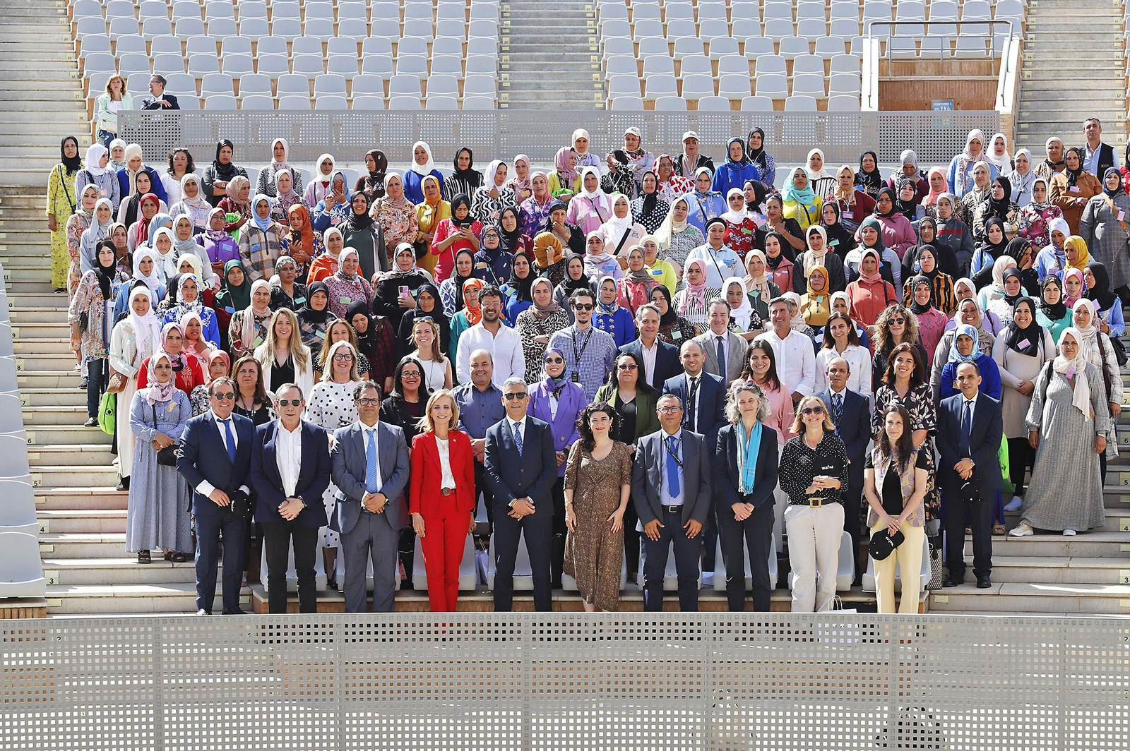 Imágenes de la entrega de los diplomas a las mujeres que han participado en el programa Wafira. Imágenes de la entrega de los diplomas a las mujeres que han participado en el programa Wafira.