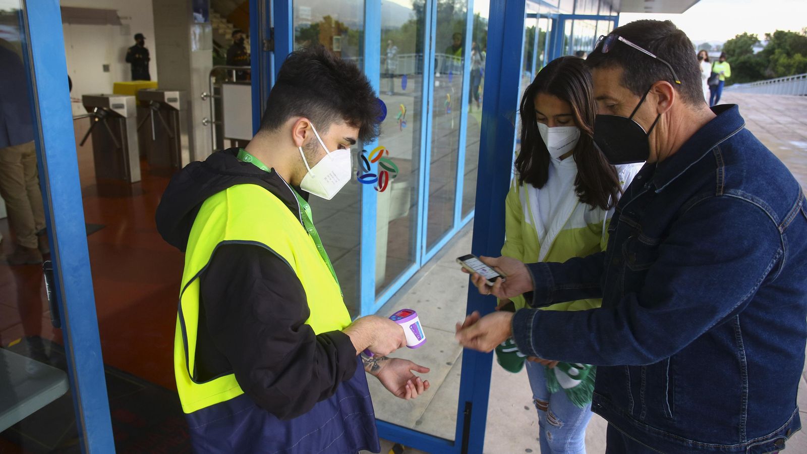 Toma de temperatura al entrar en el Palacio.