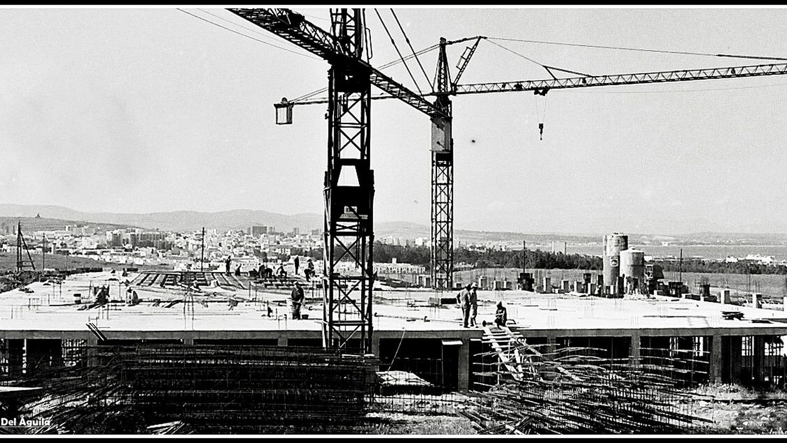 Obras de la residencia, hoy Hospital Punta Europa.