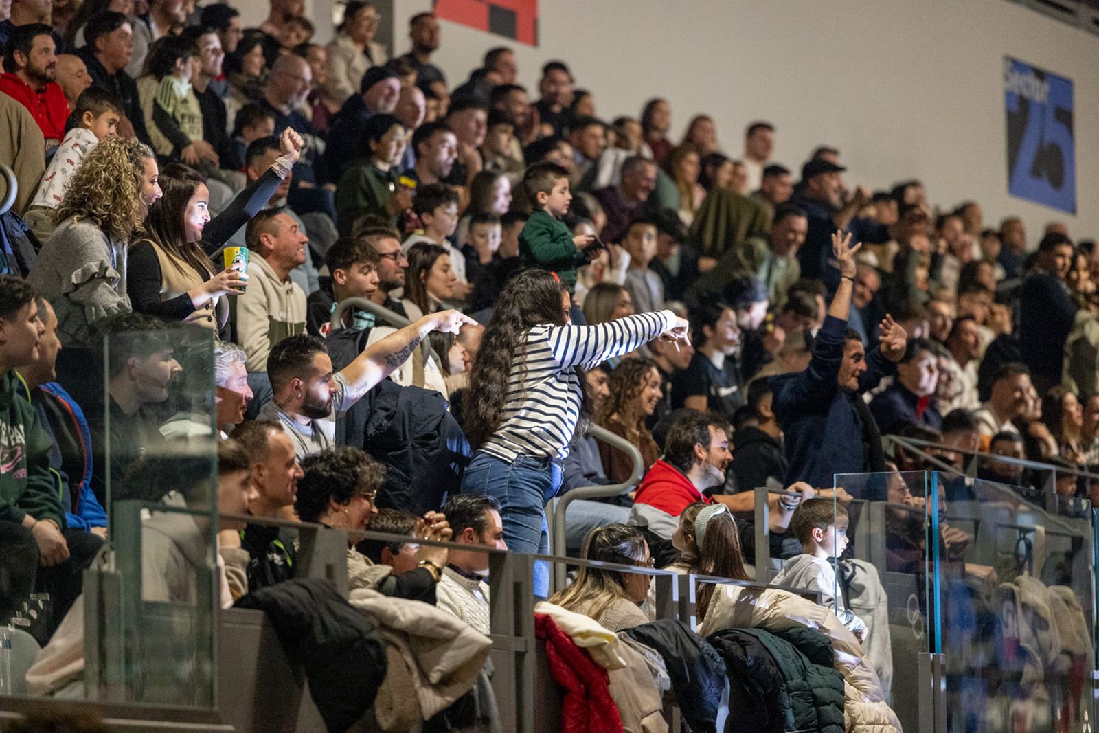 En imágenes: el Olivo Arena vibra con piruetas y motor en estado puro en el Soloflow Freestyle (2)