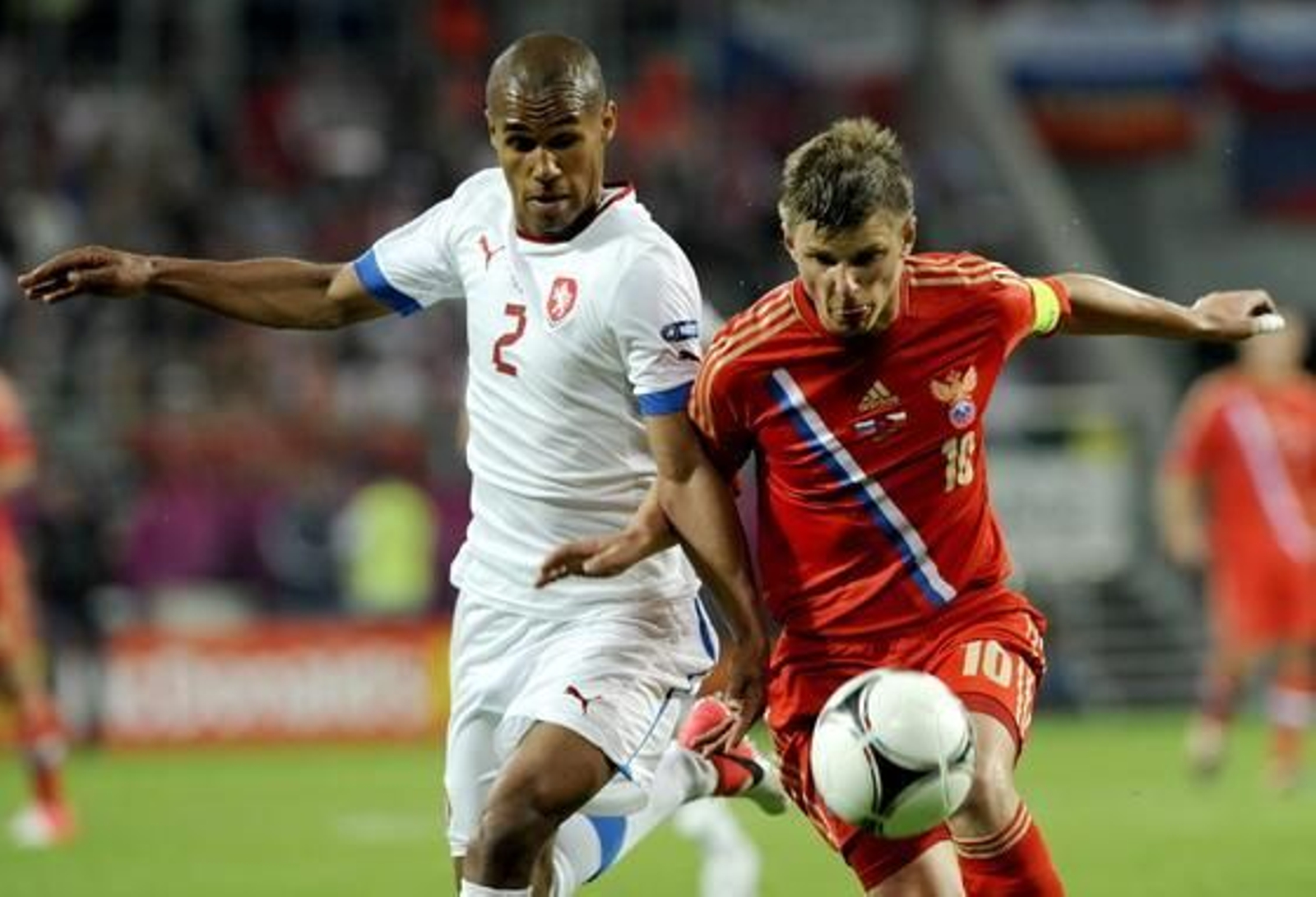 Rusia golea a la República Checa por 4-1 y se convierte en líder sólido del Grupo A.

Foto: EFE