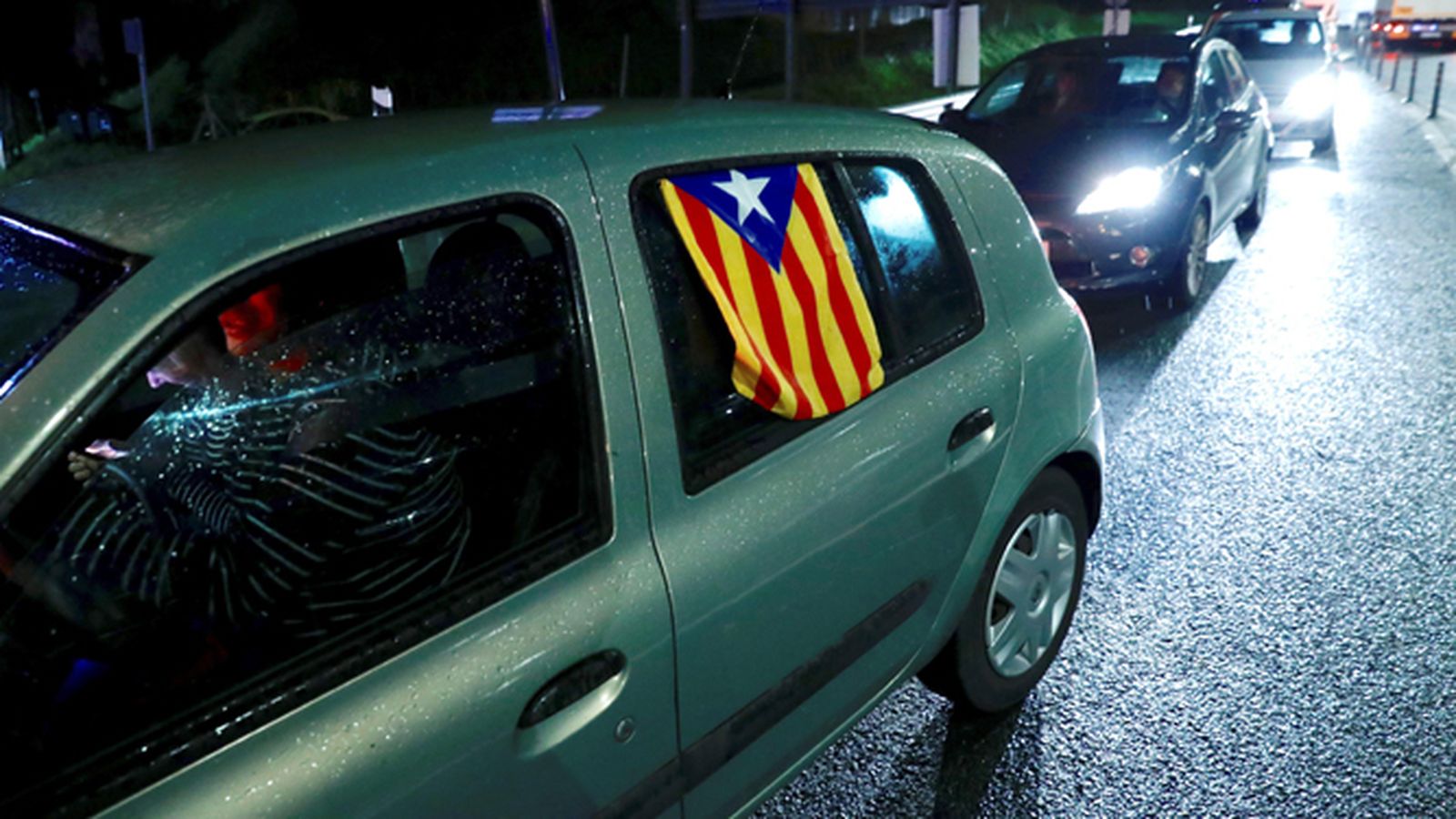 La caravana independentista no ha conseguido llegar a la frontera de Biriatou.