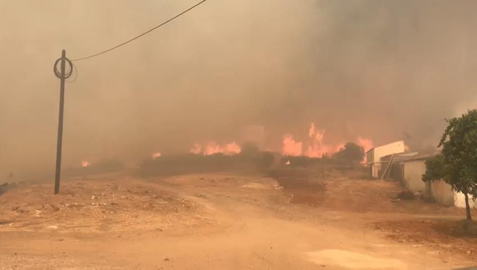 Imagen del fuego en la aldea de Cuevade la Mora.