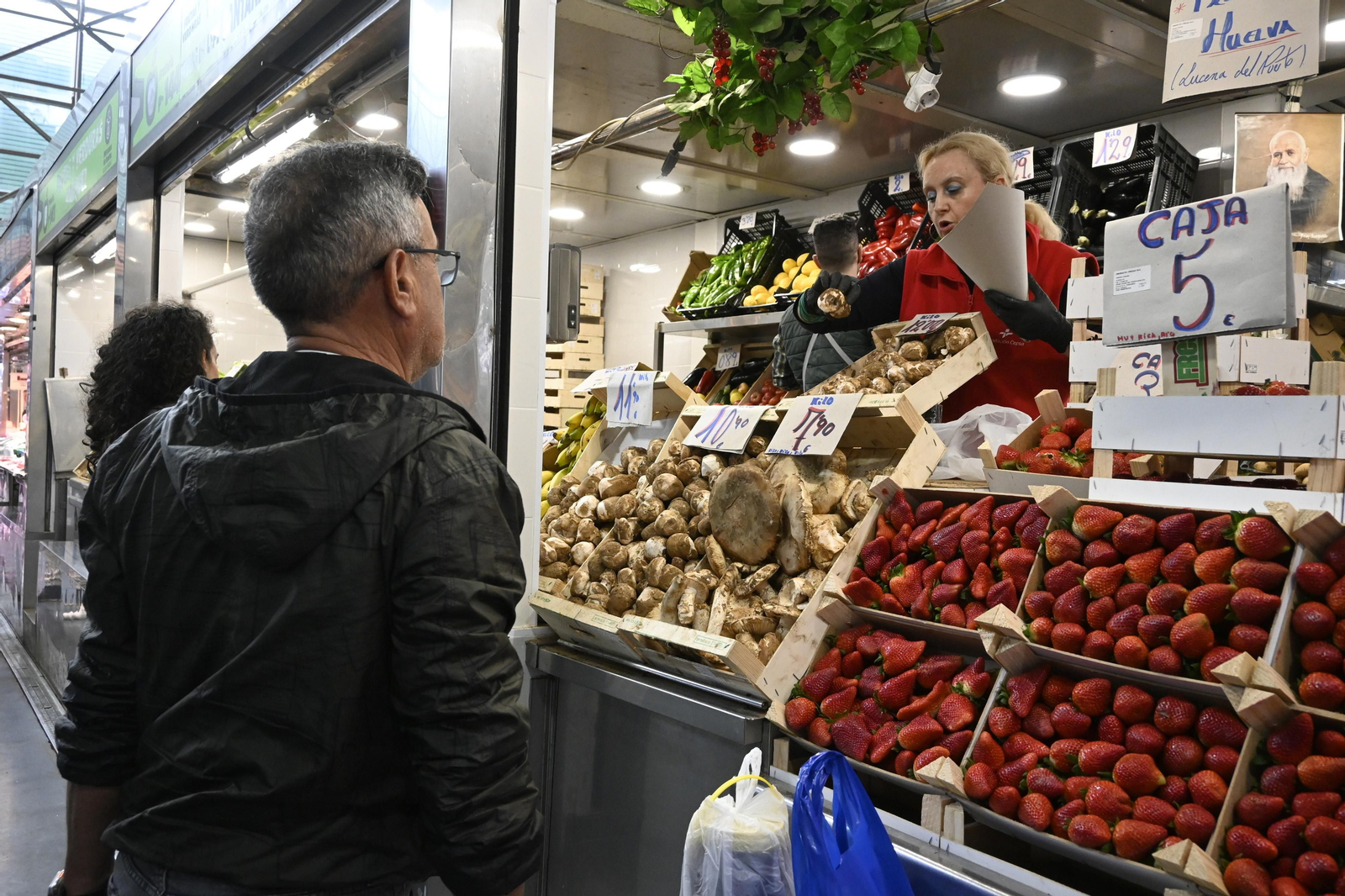 Los gurumelos se multiplican y arrasan en el mercado de Huelva,  las mejores imágenes