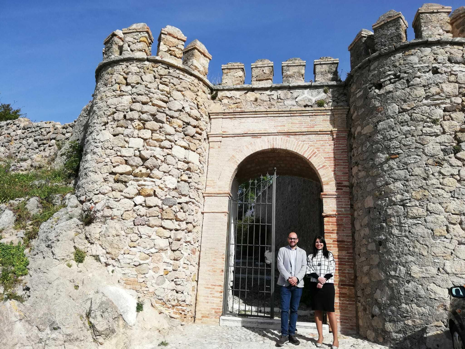 Juan Miguel Sánchez y Purificación Joyera, en el Castillo de Carcabuey.