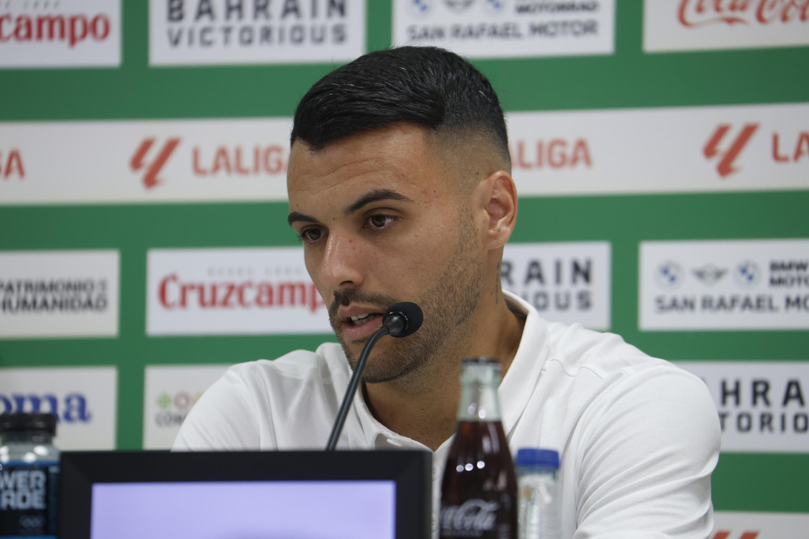 Las mejores fotos de la presentación de Fomeyem, Álex Martín e Iker Álvarez como jugadores del Córdoba CF