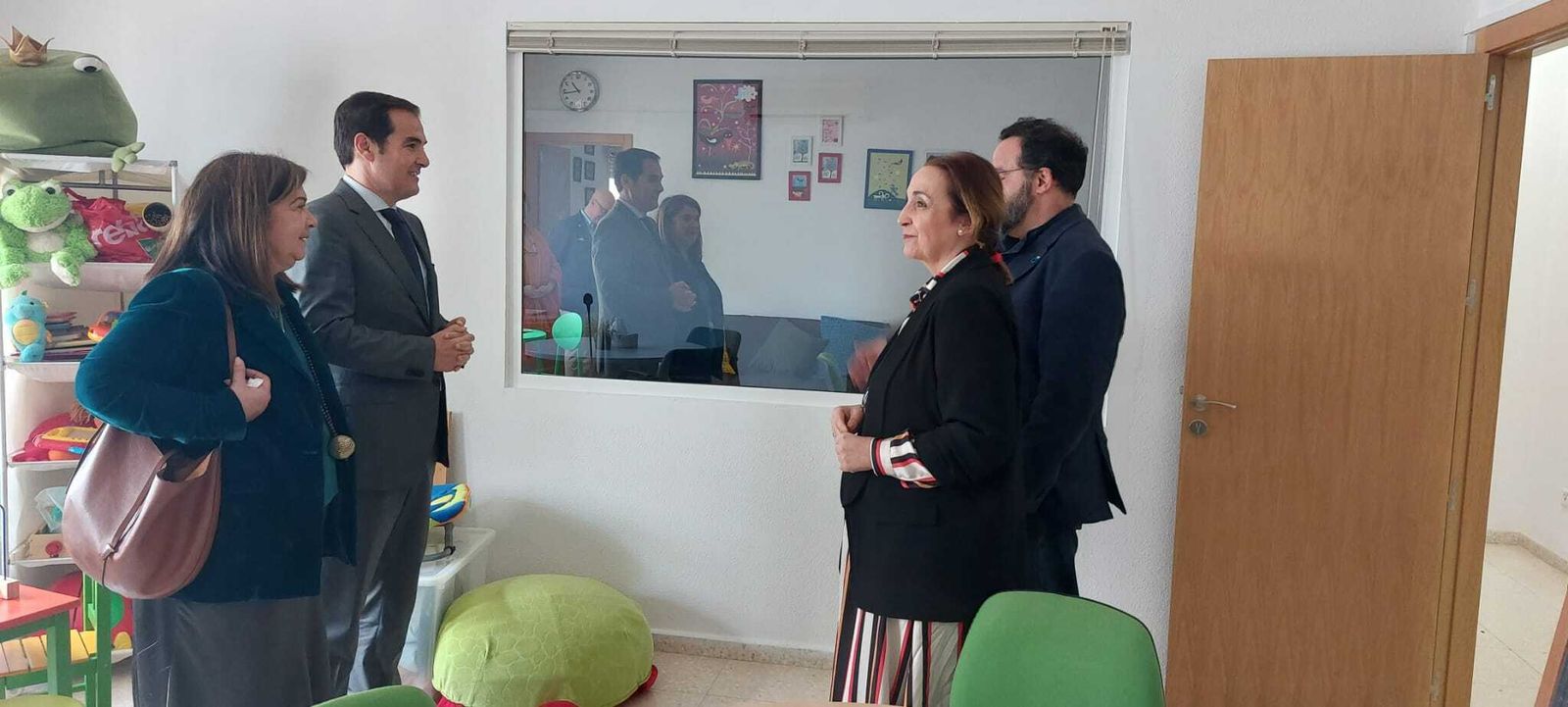 El consejero José Antonio Nieto de visita en las instalaciones de Huelva.