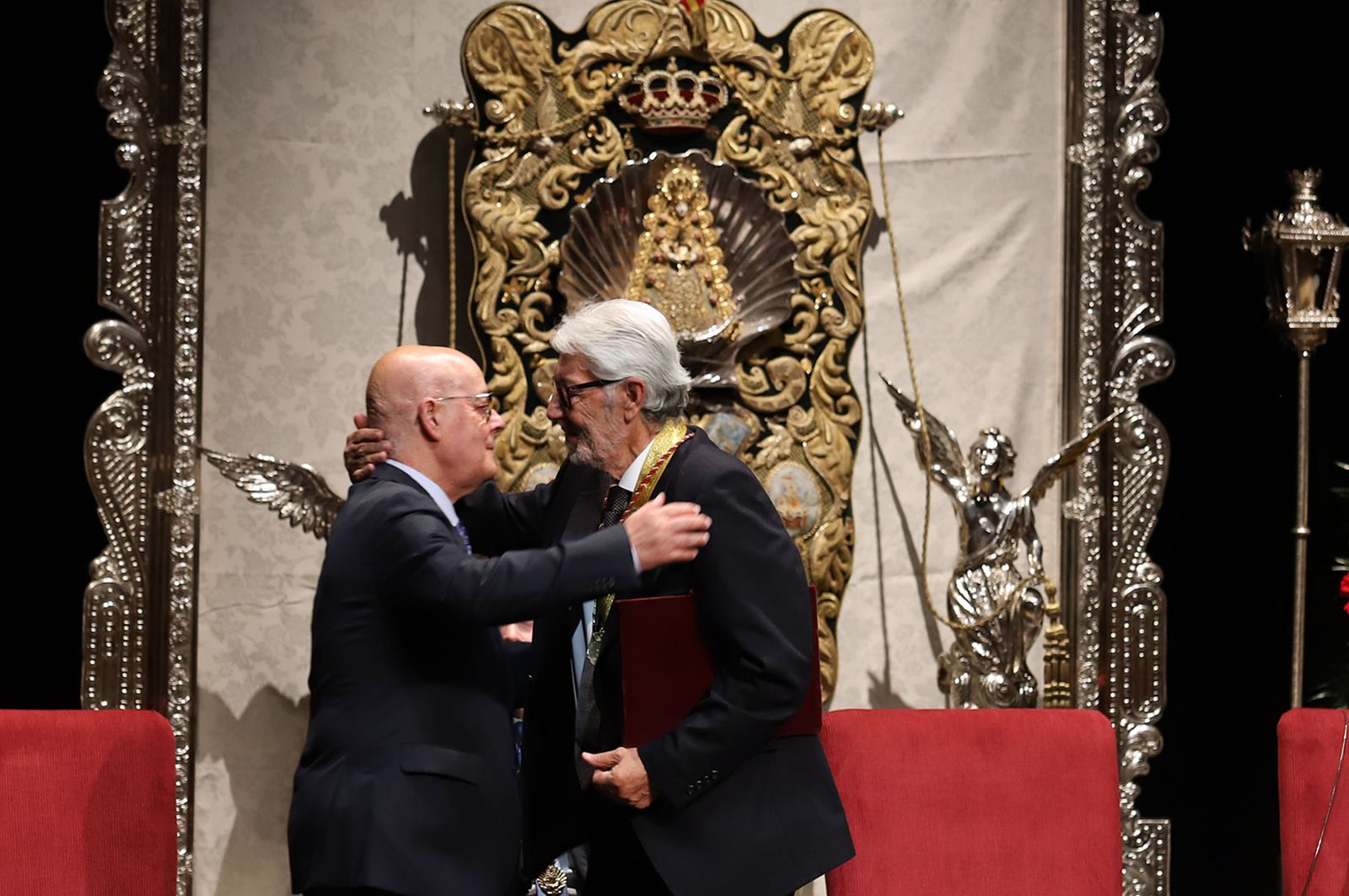 Eduardo Fernández Jurado pregona a la Hermandad de Emigrantes, en imágenes