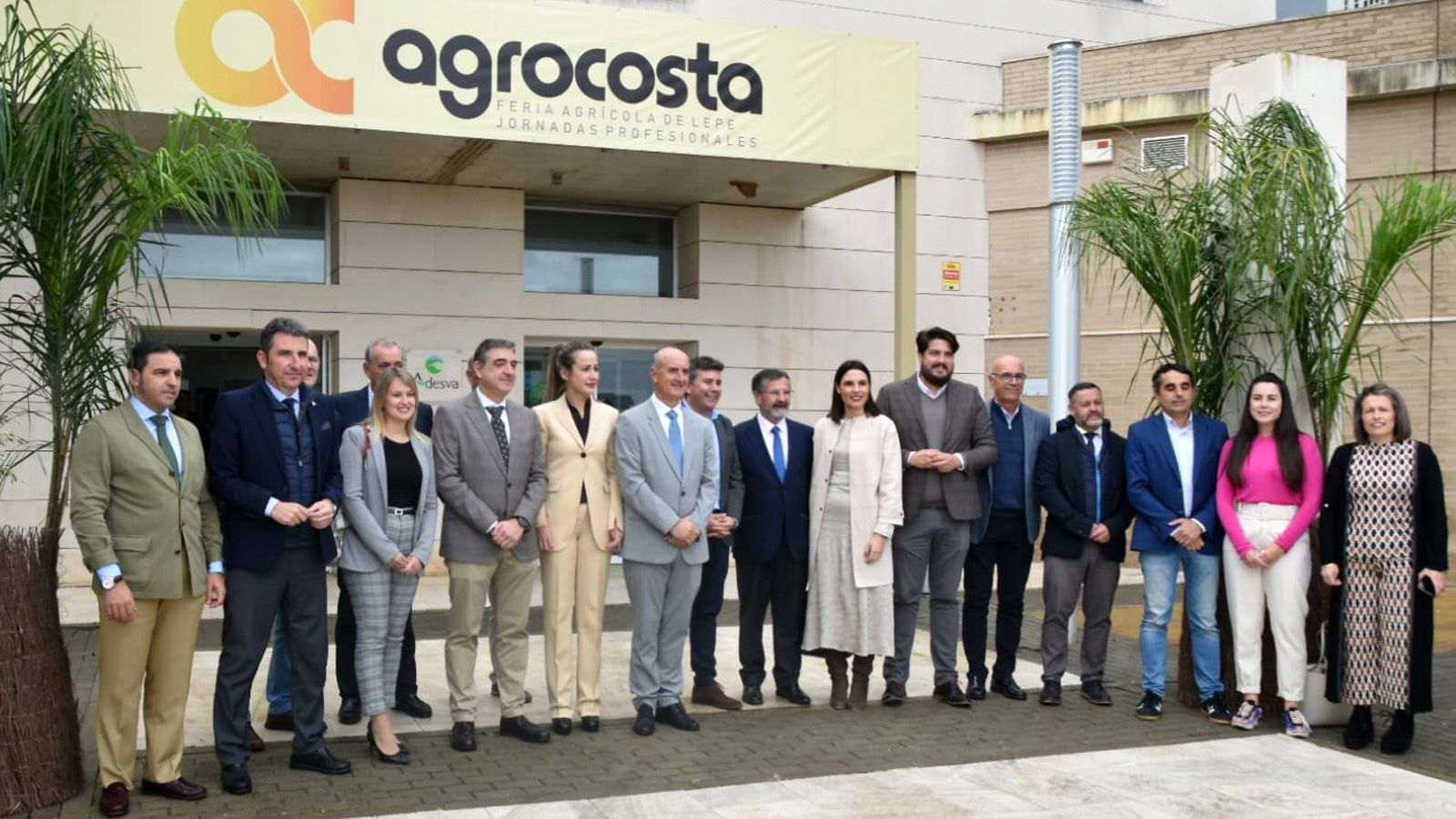 Foro de familia de las autoridades asistentes a la inauguración del certamen lepero