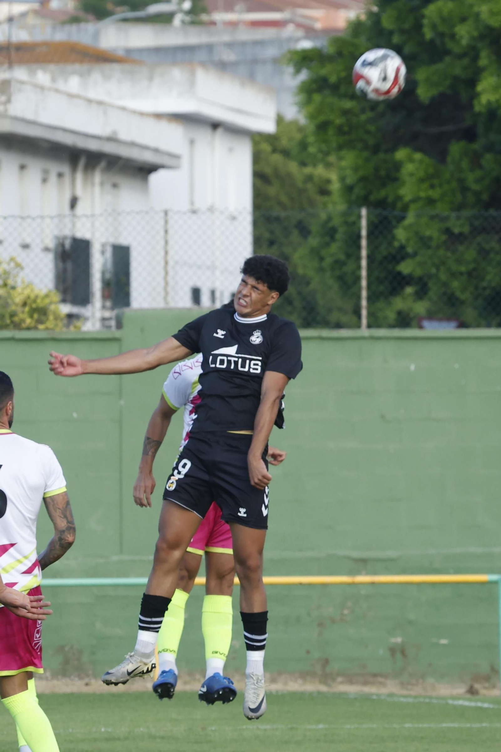 "Las fotos del partido de entrenamiento de la Balona con el Mons Calpe de Gibraltar"