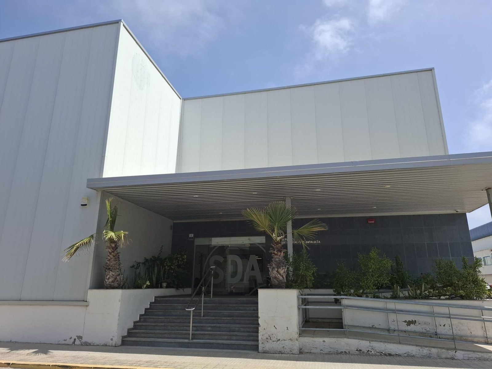 Nave de los Servicios Documentales de Andalucía, en la Zona Franca de Cádiz.