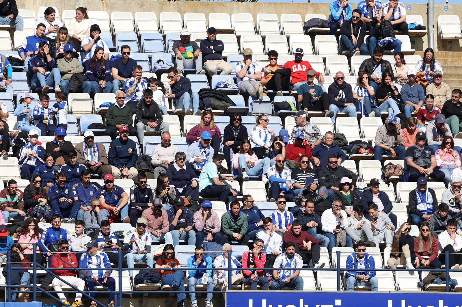 Búscate en las gradas del Nuevo Colombino en el Recre-Yeclano