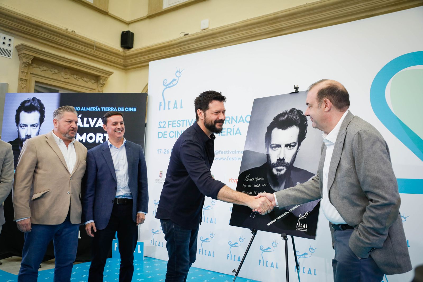 Imágenes en el paseo de la fama de Álvaro Morte