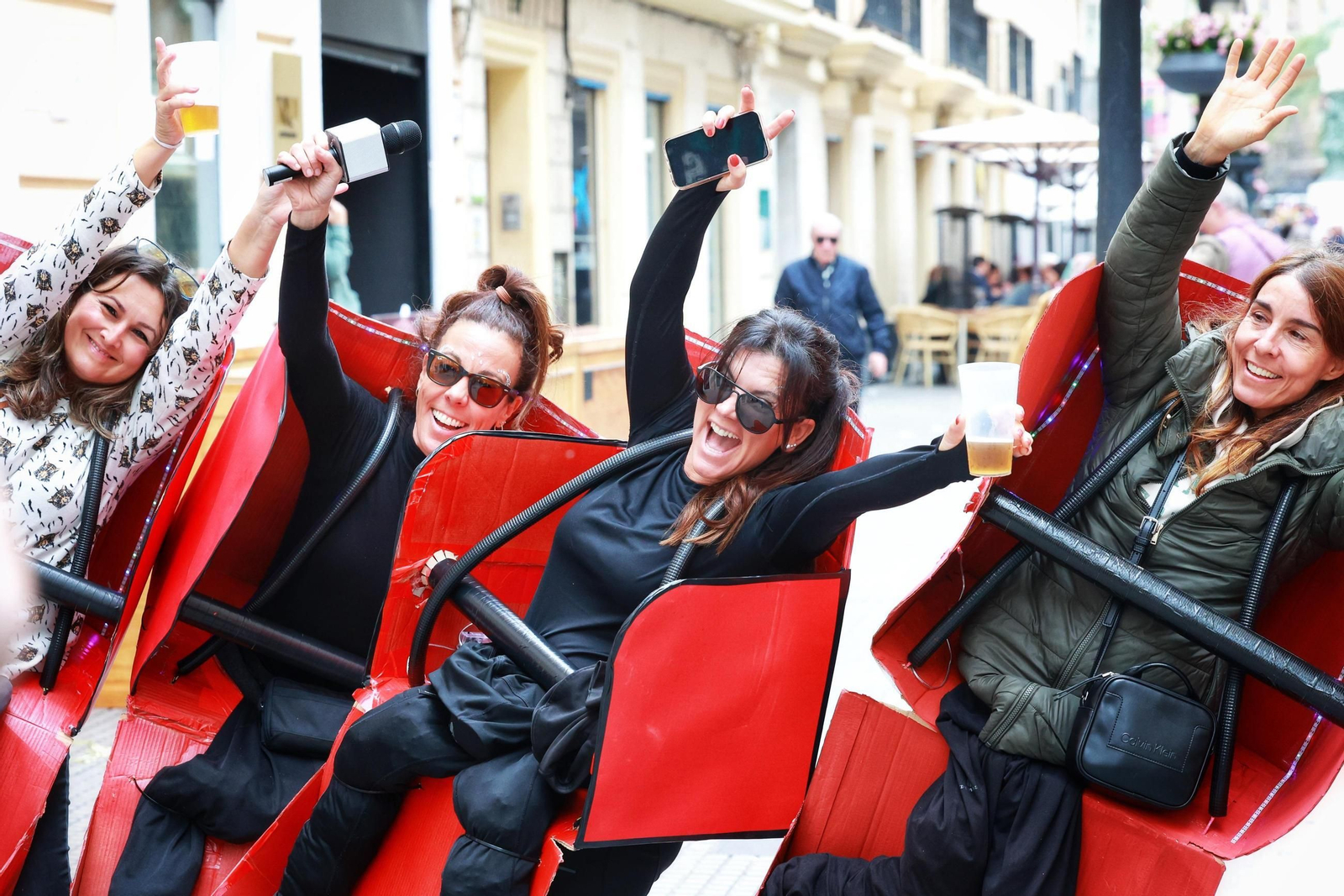 Las mejores imágenes del primer domingo del Carnaval de Cádiz
