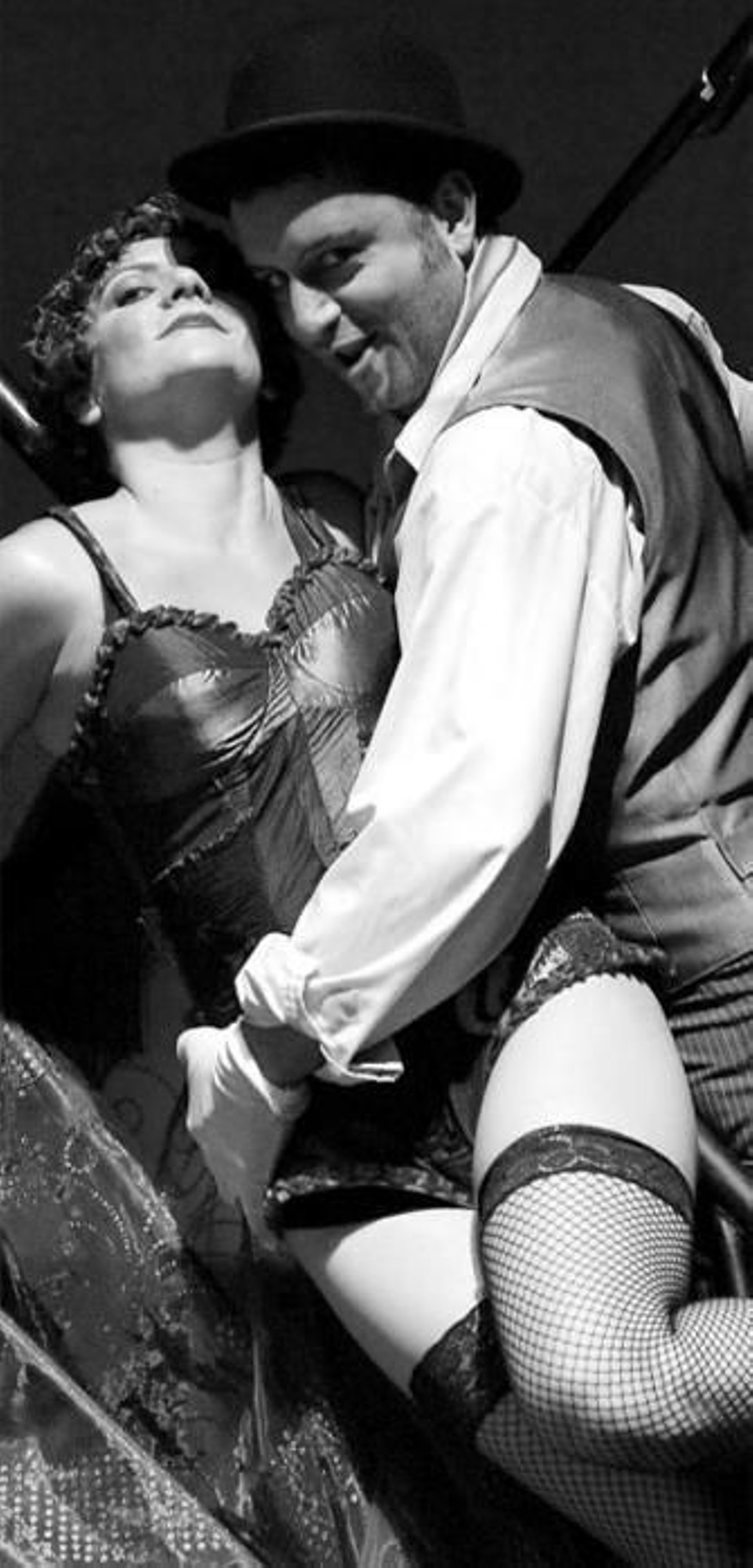 Dos de los actores de Atalaya, en 'La ópera de tres centavos'.