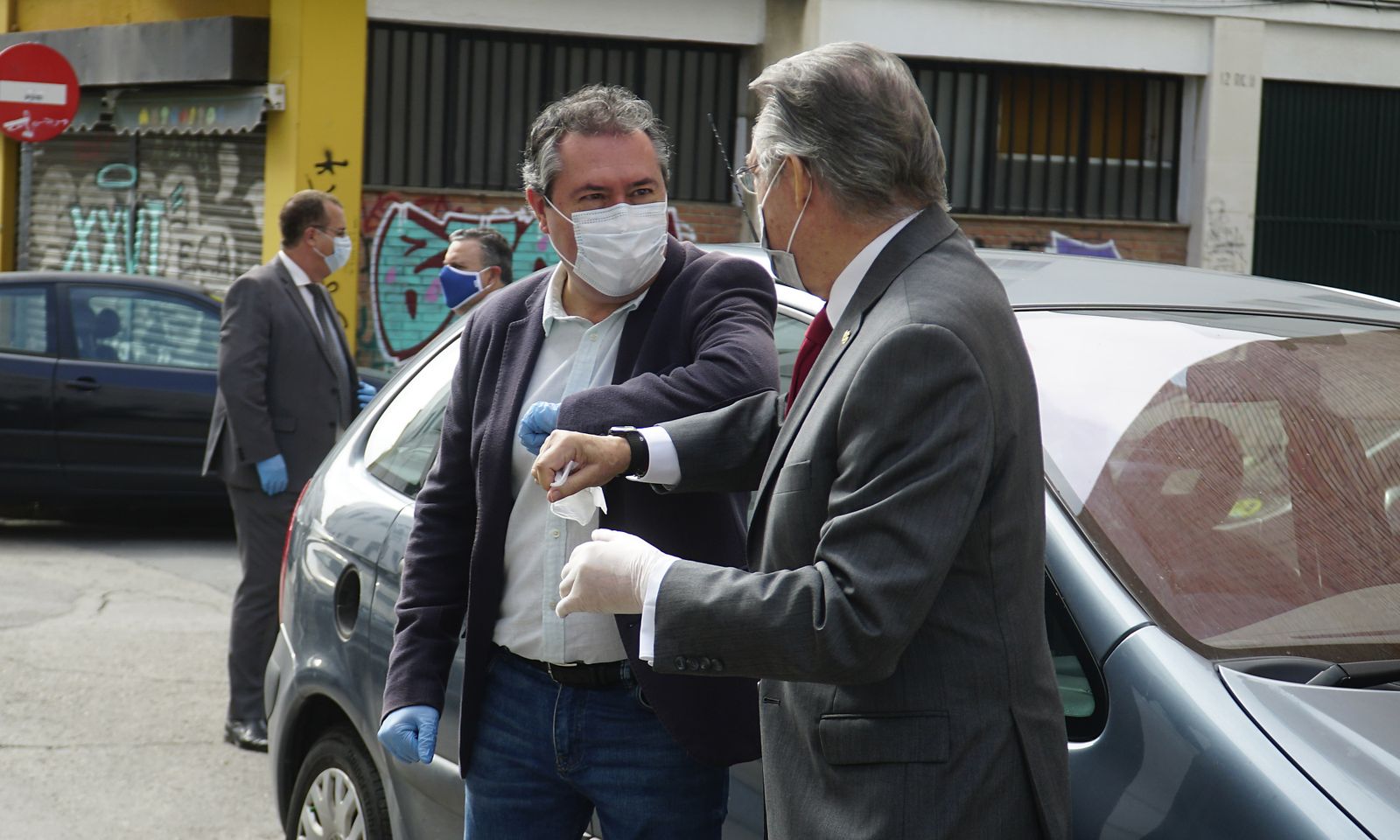 Coronavirus en Sevilla: Visita al economato social de las hermandades en el casco antiguo