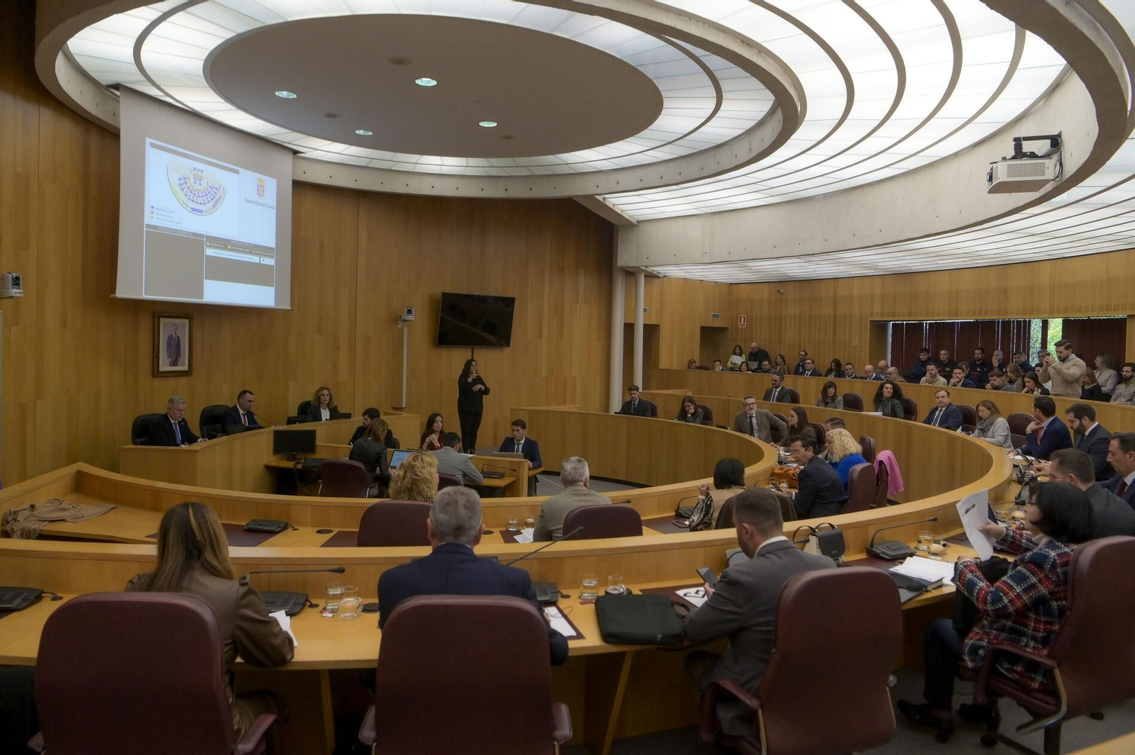 Imagen de archivo del pleno extraordinario celebrado en noviembre de 2024 en la Diputación de Granada