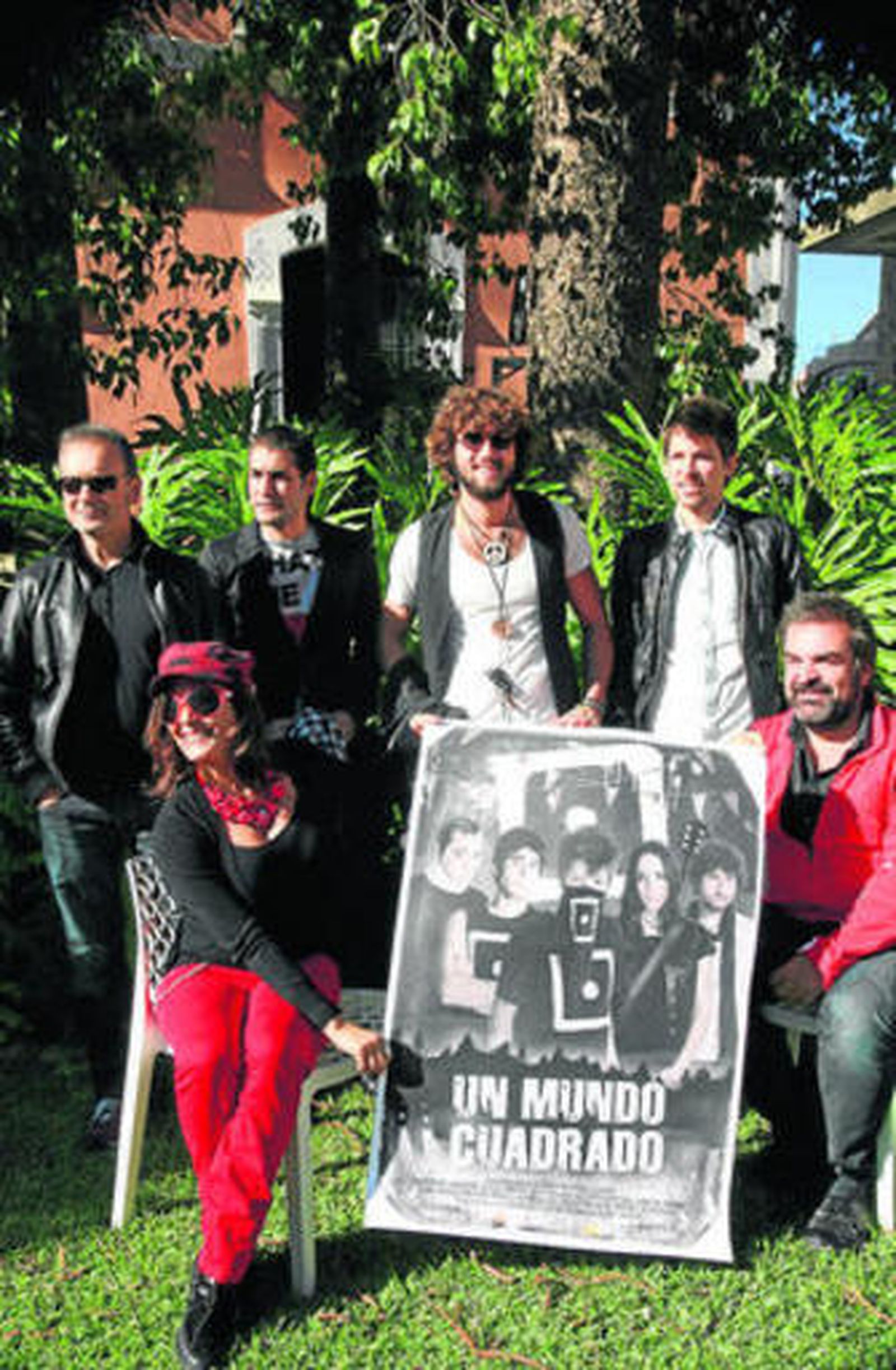 Director, productor y actores de la película 'Un mundo cuadrado'.